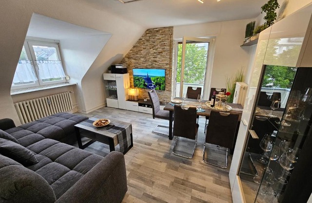 Exklusives und helles Dachgeschoss-Apartment No 3 im Zentrum von Kassel, schnelles 1Gbit Internet, Geschirrspüler, Boxspringbetten