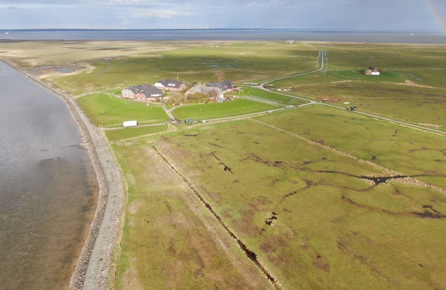 Experience relaxing days in our cozy 3-room apartment on Langeneß.