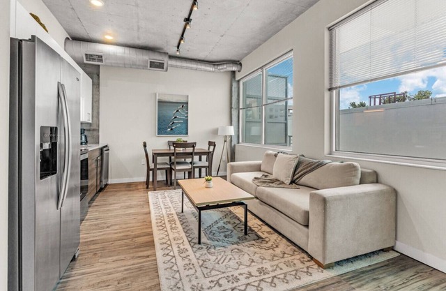 Experience St. Pete: Charming 1-Bed by Tropicana