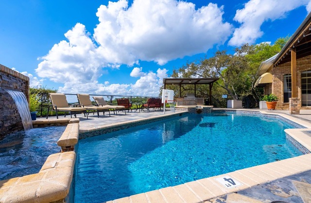 Experience Vista Grande: 4600 sq ft. of Luxury - Heatable Pool and City Views