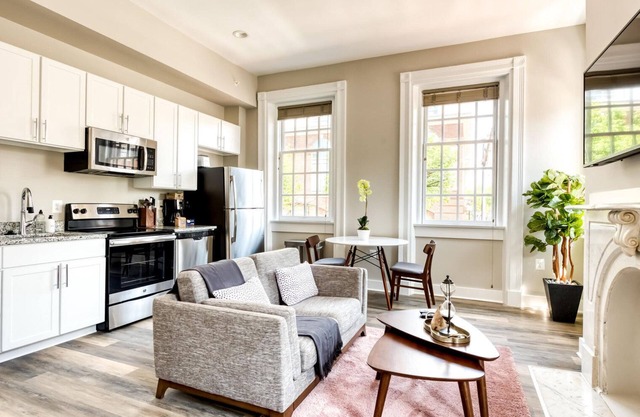 Exquisite Alexandria West 1BR w/W/D, nr Metrorail, by Blueground