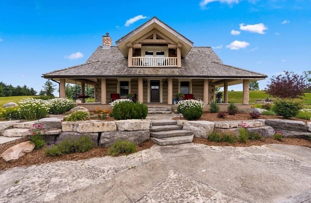 Exquisite Log Cabin Retreat- Perfect Couple’s Getaway! Tranquility at its best❤️