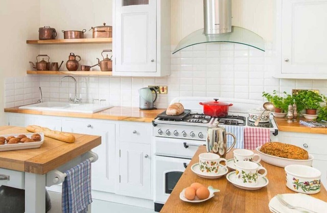 Exquisite Period House, stunnning Clew Bay views, Wild Atlantic Way, sleeps 10