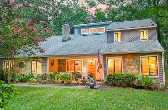 Exquisite Summerville Retreat-Walk to Downtown, Festivals & Southern Hospitality