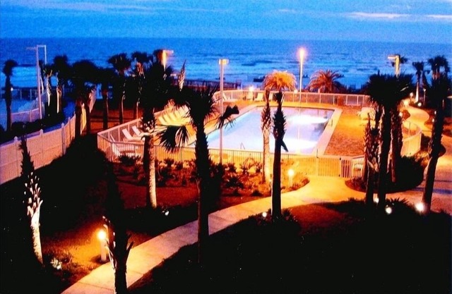 EXTREME MAKEOVER-DISCOUNT PRICING- 200 FIVE STAR REVIEWS-FACING THE BEACH
