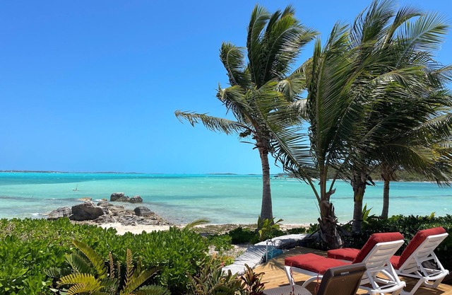Exuma Sol - Stunning Views from this Oceanfront Beach Cottage