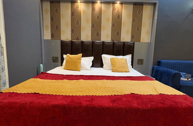 Eye catching 1-bedroom apartment with WiFi, AC in serene Noida