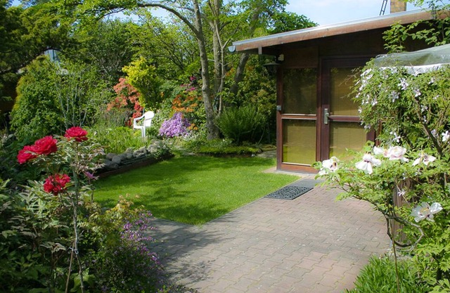 F*** bungalow for 3 people. in a charming forest and lake landscape 35 km south. Berlin