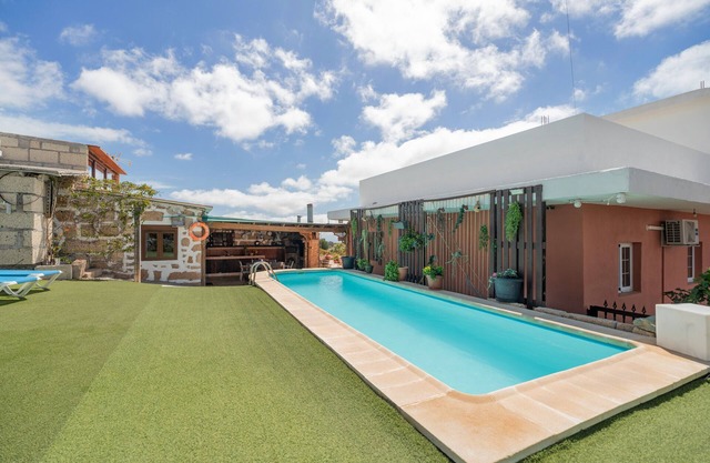 'F Tamaide' with Sea View, Wi-Fi and Air Conditioning