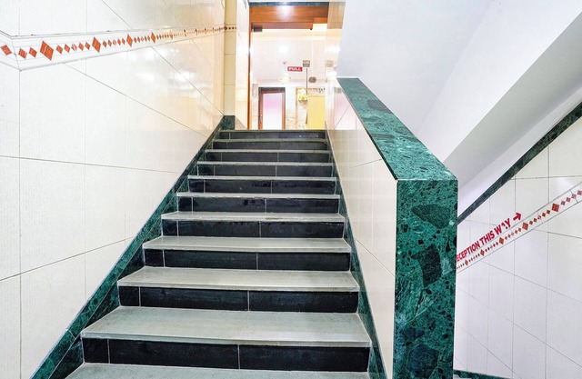 Fabhotel Cruz Royale