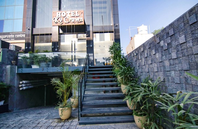 Fabhotel Prime K9 Crown