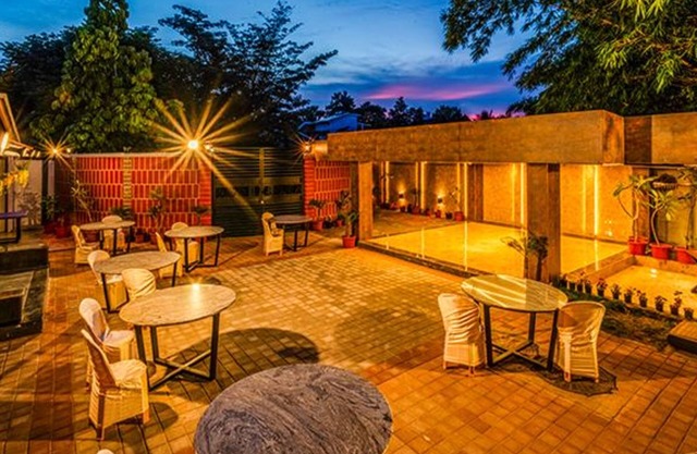 Fabhotel Prime The Venue By Seasons Suites