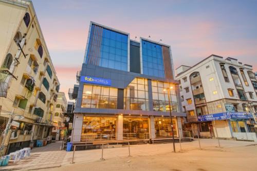 FabHotel SSR Fern Suites - 100M from GSM Mall Madeenaguda