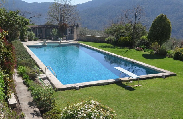 Fabulous 12th Century château apartment in Provence