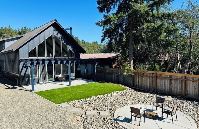 Fabulous 3-bedroom house with AC in Roslyn