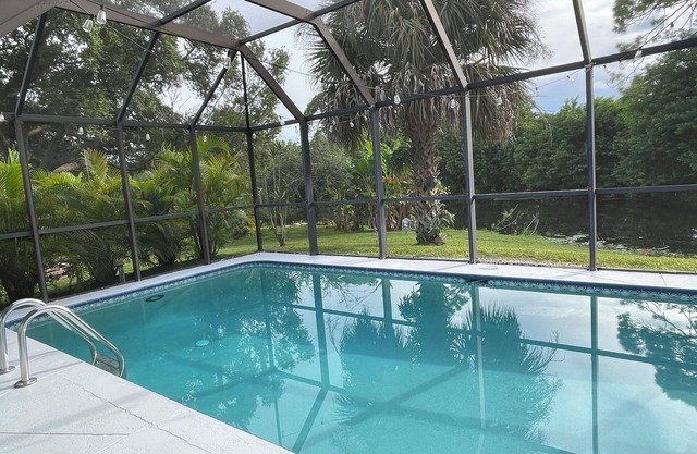 Fabulous centrally located 3-bedroom house with private pool in Naples