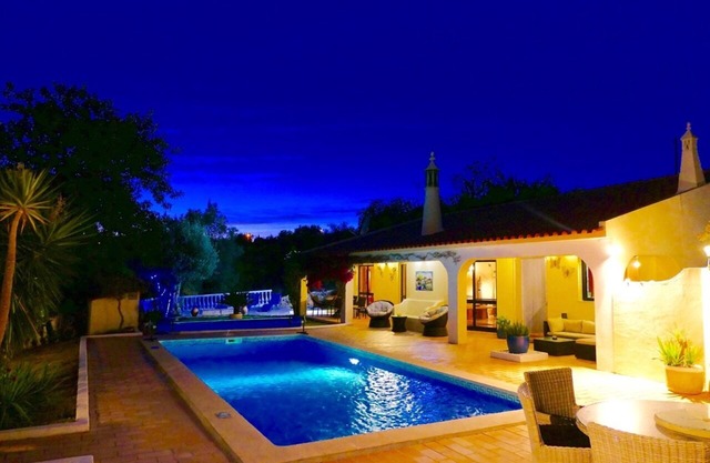 Fabulous luxury villa, private heated pool, A/C, beautiful views over the valley
