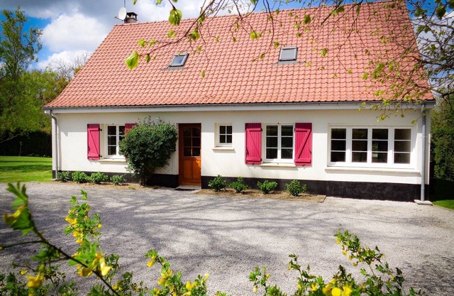 Fabulous rural holiday home near many beautiful beaches. 5 bedrooms.