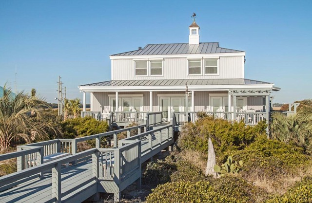 Fairwinds by Oak Island Accommodations