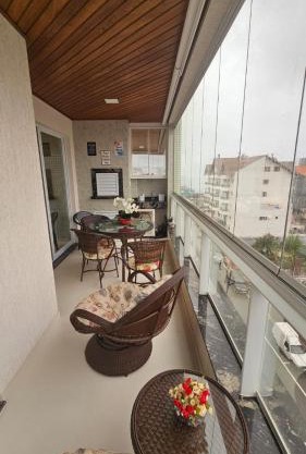 Falcão 100 mts praia de Bombas