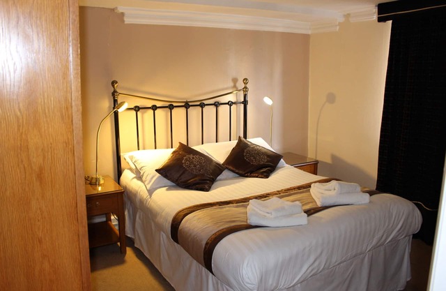 Falcon Hotel