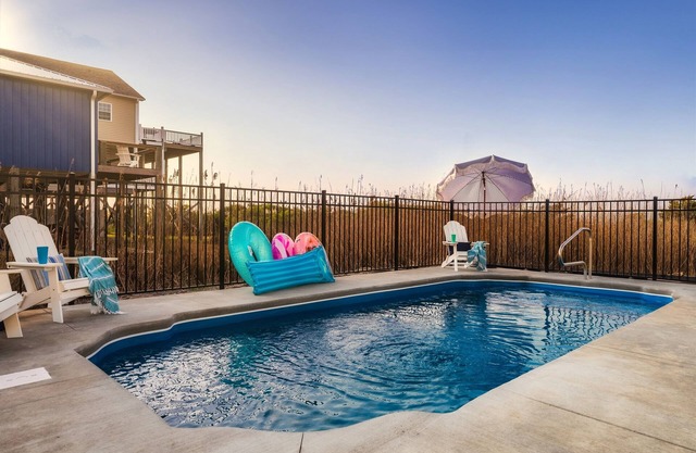 Fall Beach Retreat for Big Groups! Pool! Views!