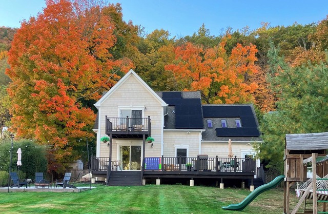 FALL FOLIAGE GETAWAY. HUDSON VALLEY LAKEFRONT 50mi from NYC. @thelakehousegwlny