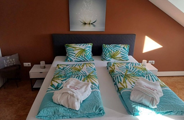 Familienzimmer, Dusche, WC, Gartenseitig - Gästehaus Ranftl Unterlamm