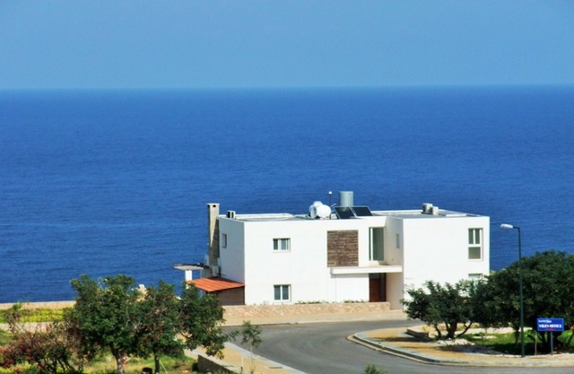 Family 5 Bedroom Villa, Private Pool, cliff edge location overlooking the Sea