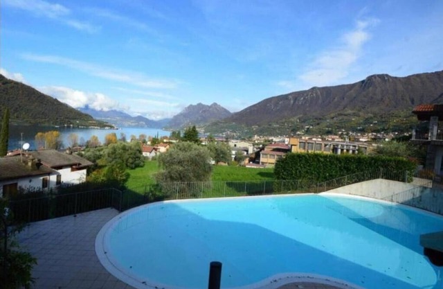 Family apartment with swimming pool and carport