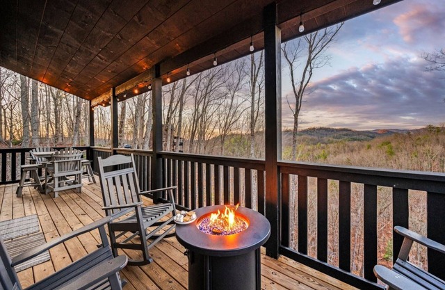 Family Cabin in the Smokies – Custom Bunk Beds, Hot Tub & Game Room Fun