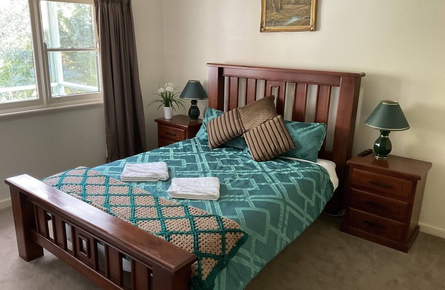 Family farm retreat, big outdoor alfresco areas, with emus