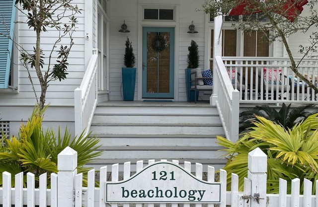 Family-friendly, across from the family pool/park. Steps from the beach