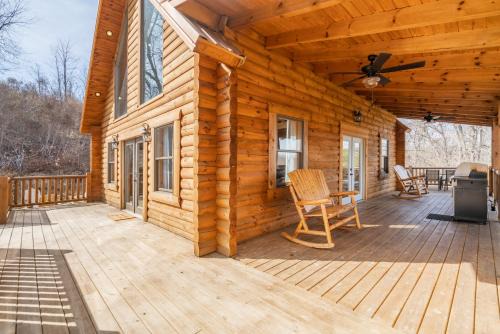 Family Friendly ~ Hocking Hills Cabin ~ Close to Caves, w/Wifi