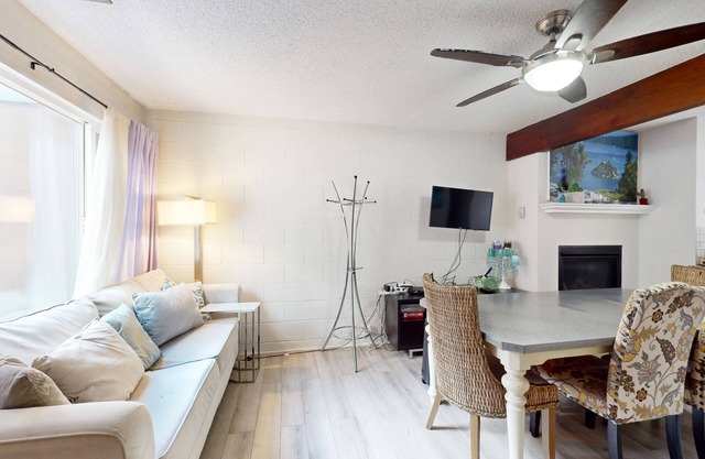 Family-Friendly Contemporary Getaway - Near Heavenly, Marina & Dining