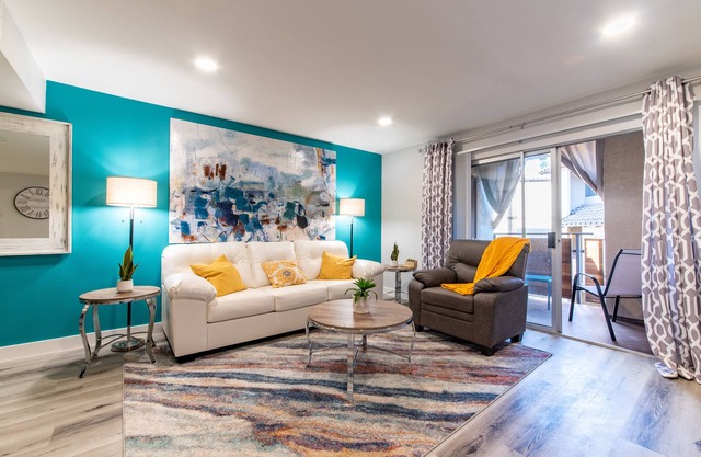 Family friendly in the heart of Westlake Village! King beds, workstation,printer