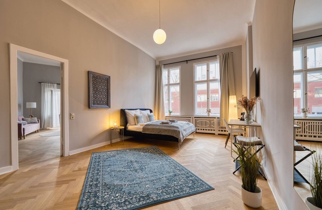 Family-Friendly 2BR Apartment, Bright Winter Garden, 70m to Metro, Sleeps 6