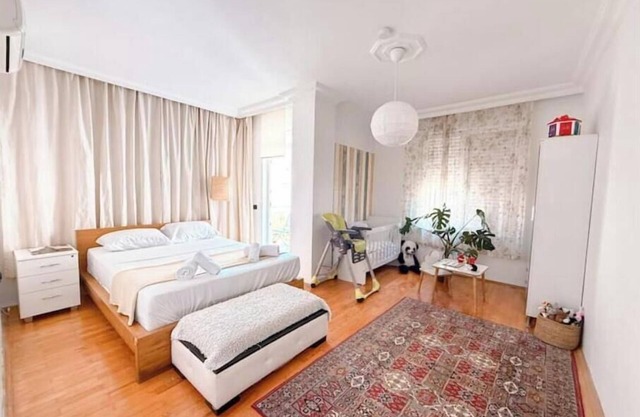 Family-Friendly 3BR near Konyaaltı Beach, Balcony w/Mountain & Park View