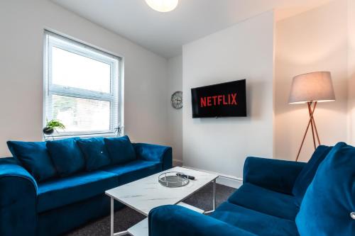 Family-Friendly 4 Bedrooms-Sleeps 8-Long Term Disc-Driveway