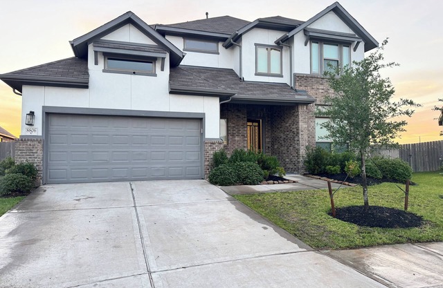 Family-Friendly 5BR Home, Game Room + Large Backyard! with AC, WiFi in 77407