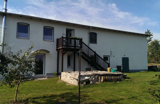 family-friendly apartment 'Stonecrop' - Country Holidays - Pets welcome!