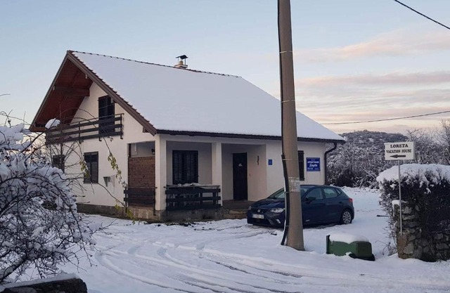 Family-friendly apartments with swimming pool Lovinac, Velebit - 21748