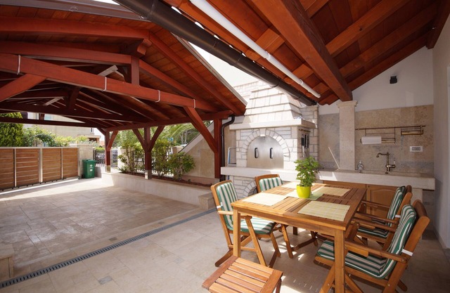 family-friendly apartment in a very good location, up to 6 people