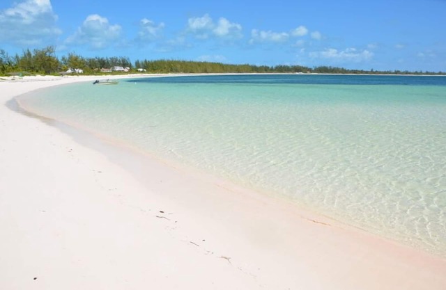 Family Friendly beachfront villa, pink sand beach on Winding Bay, Eleuthera