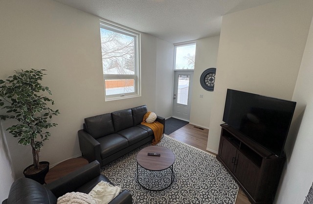 Family-friendly remodelled historical church to private suits!n10 min to Costco!