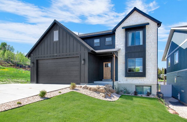 Family-friendly Retreat w/Hot Tub, Games & Views!