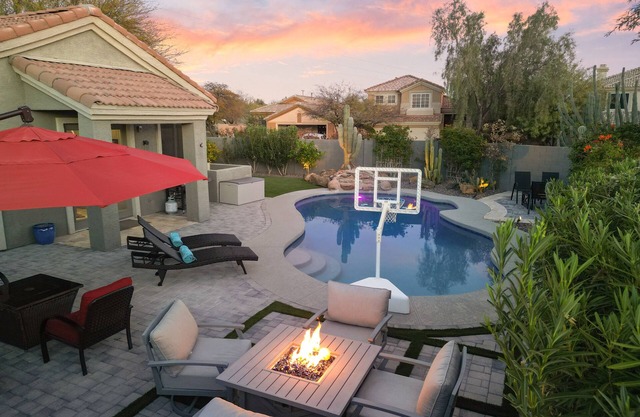 Family Friendly Retreat - Heated Pool - Pets ok!