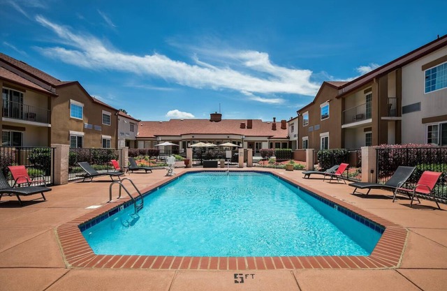 Family-friendly Room w/Free Hot Breakfast | Free Onsite Parking