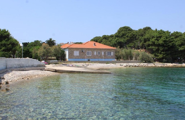 Family friendly seaside apartments Ugljan - 828