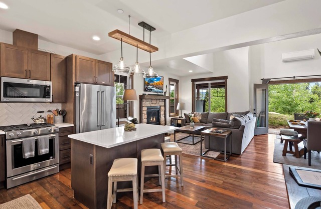 Family-Friendly Suncadia Home w/Hot Tub